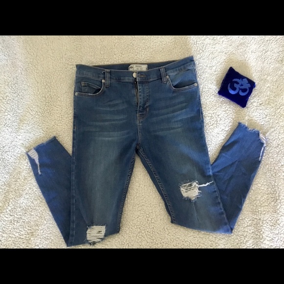 Free People Distressed Skinny Jeans - Picture 4 of 5